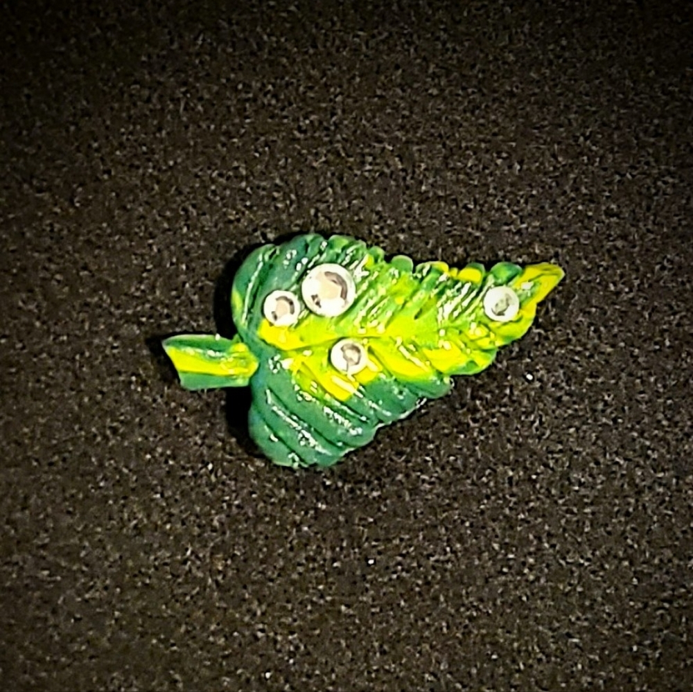 Handmade leaf brooch pin